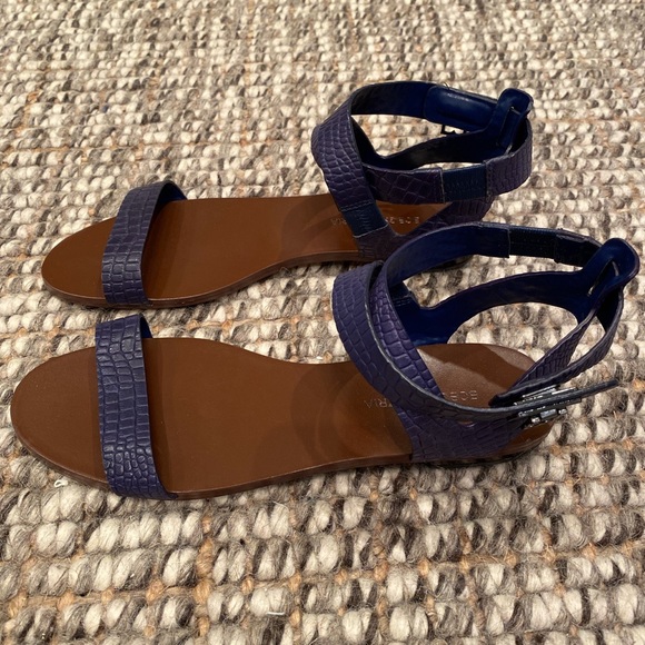 BCBG SANDALS - Picture 2 of 4